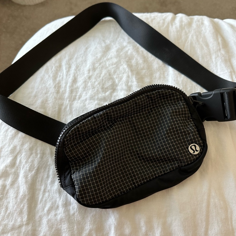 Lulu Lemon Belt bag